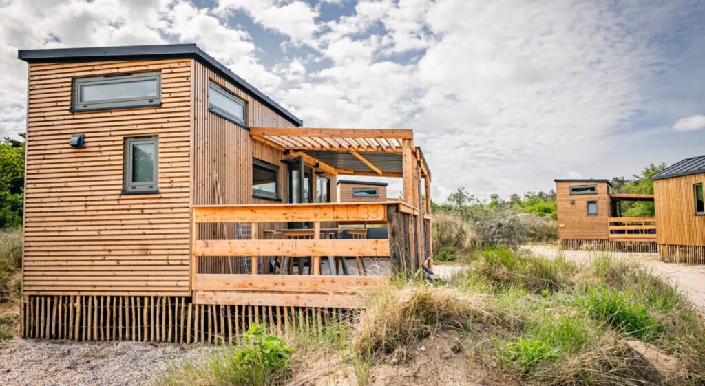 Lodge avec terrasse en bois