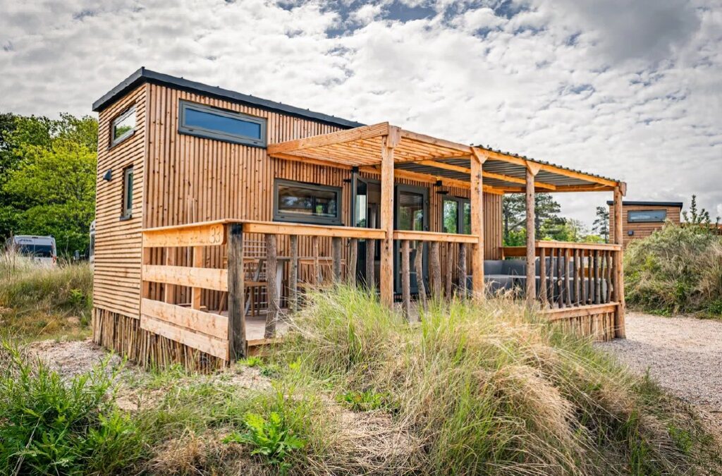 Lodge avec terrasse en bois